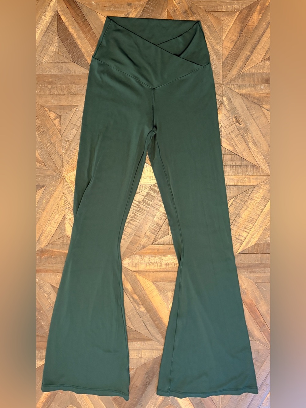 Offline by Aerie "Real Me Real Me" Flare Leggings — size M, dark forest green